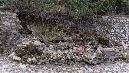 Report TV - Lezhë, rrëshqasin gurët e dherat në rrugën e Kalasë, fillon ndërhyrja për pastrimin