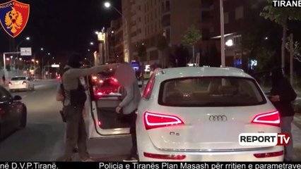 Report TV - Dërguan mbi 200 emigrantë në SHBA, 40 persona në pranga