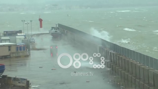 Ora News - Viktima dhe dëme në vend nga moti i keq dhe era e fortë