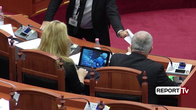 Ekskluzive/Hapen dosjet e Sigurimit për 821 zyrtarë, 13 me njollë, në listë edhe 4 deputetë