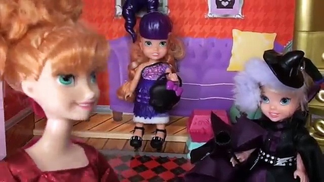 Annia and Elsia Toddlers Trick or Treating Halloween Haunted House ...