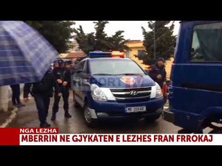 Forca të shumta policie shoqërojnë Fran Frrokajn në gjykatë, mbështetësit kërkojnë lirimin e tij