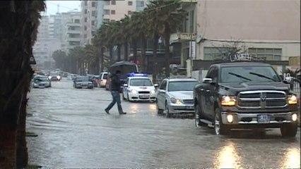 Përmbytet Durrësi, uji pushton rrugët  - Top Channel Albania - News - Lajm