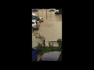 Pa Koment - Autobusi urban “lundron” në mes të ujit, bllokohen njerëzit