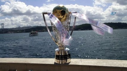Süper Lig şampiyonluk kupası İstanbul Boğazı'nda görücüye çıktı