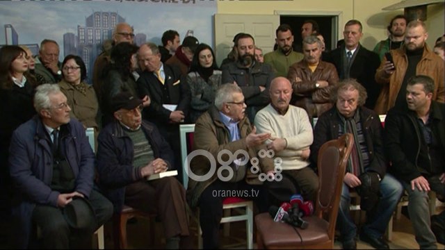 Ora News - Debati për teatrin, Ndrenika: Le të na japin sheshin tek vëllezërit Frashëri