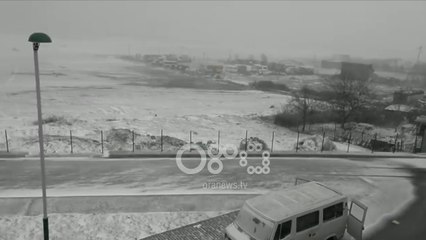 Ora News - Bulqiza përfshihet nga një stuhi ere dhe bore