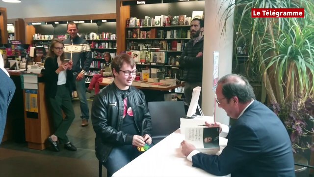 Quimper. ​Affluence record pour la dédicace de François Hollande