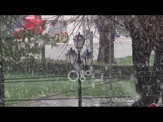 Ora News - Shkodër, banorëve të përmbytur u duhet të përballen dhe me borën