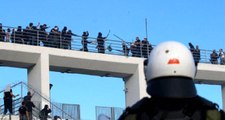 Yunanistan'da AEK ve PAOK Taraftarları Polise Saldırdı, 2 Polis Yaralandı