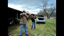 Le fusil de cette femme lui explose dans les mains