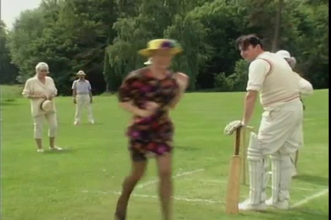 Grace & Favour [Are You Being Served. Again!] S2/E2 John Inman Wendy Richard Mollie Sugden Frank Thornton