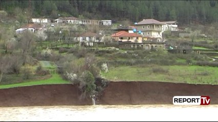 Report Tv - Erozioni nga lumi Fan, rrezikohen banesat në fshatin Rreth i Epërm
