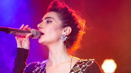 Şarkıcı Sıla, 'Yoruldum' Şarkısını Söylerken Ağlamaya Başladı