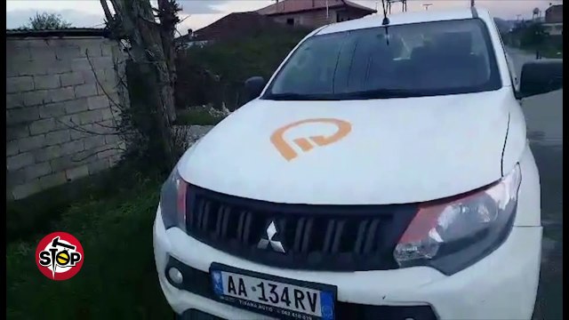 Stop - Laknas, shtyllat elektrike gati për t’u rrëzuar, banorët në rrezik...!!!