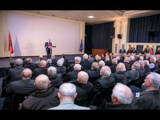 Ora News - Ish-studentët kërkojnë rihapjen e shkollës ushtarake "Skëndërbej"