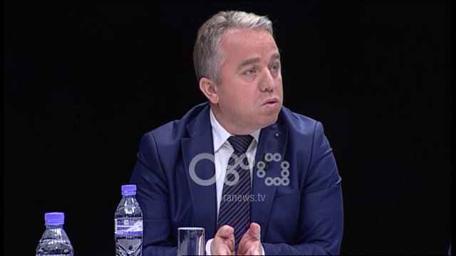 Ora News - Krasniqi: Qeveria paguan 30 mln euro për reklama dhe 80 mijë euro për libra historie