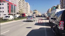 Report TV - Vlorë, aksident në rrugën Transballkanike, automjeti përplas një shtetas