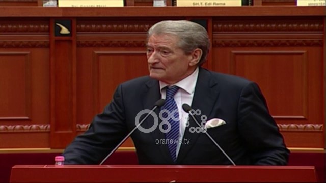 Ora News - Berisha sqaron: Ja pse unë dhe Olldashi nuk vendosëm taksë në Rrugën e Kombit!