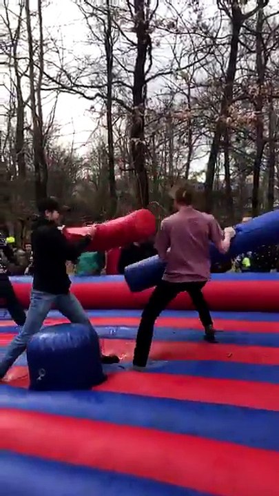 Attaque surprise pendant un combat de gladiateurs