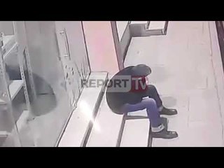 Report TV - Pamjet e të zhdukurit Nazmi Goxhaj në Fier ditën kur mbërriti nga Greqia