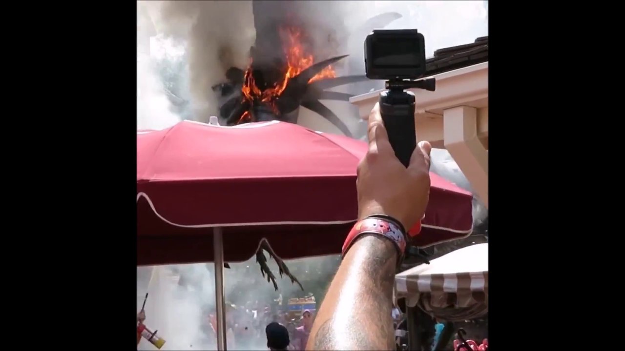Le dragon de la parade de Disney prend feu pendant la Fantasy  Parade