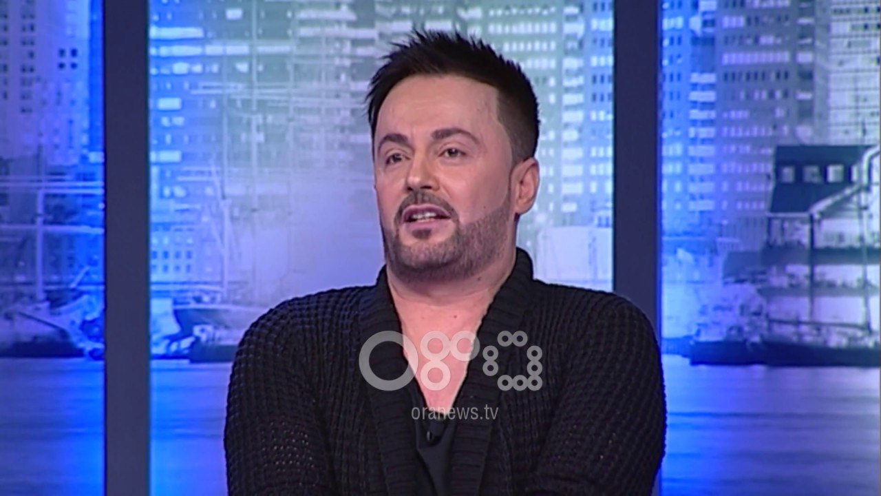 Ora News - Sinan Hoxha për gruan: Jam burrë i martuar, por nuk jam i vdekur...