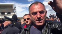 VIDEO PA KOMENT E PERPLASJEVE FIZIKE DHE TENSIONEVE GJATE PROTESTES KUNDER TARIFES NE RRUGEN E KOMBI