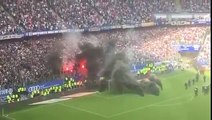 Abstieg HSV in die 2.Liga// Schlussphase mit Platzsturm und Pyro/Böller