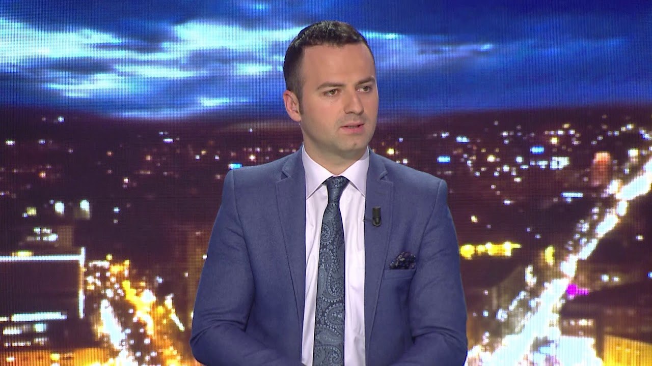 Ora News - Vasili për protestën: Reflektim i një populli që i ka vajtur thika në kockë!