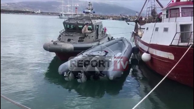 Report TV - Orikum, sekuestrohet gomonia dhe një furgon, gjenden rreth 600 kg hashash