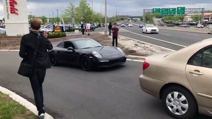 Un kéké en Porsche 911