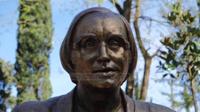 Një vit pa kantautorin, një bust për Françesk Radin - Top Channel Albania - News - Lajme