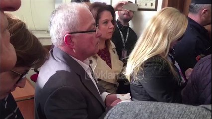 Tension brenda dhe jashte Gjykates