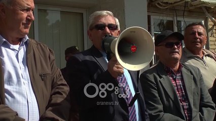 Ora News - Naftëtarët “pushtojnë” rafinerinë në Ballsh, përplasen me administratorin