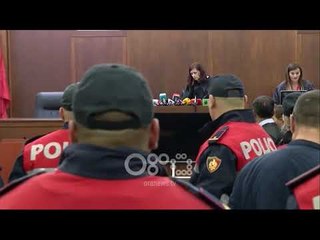 Ora News - Mbeten në burg 11 nga 23 të arrestuarit për Rrugën e Kombit. Protestuesit: Turp!Turp!