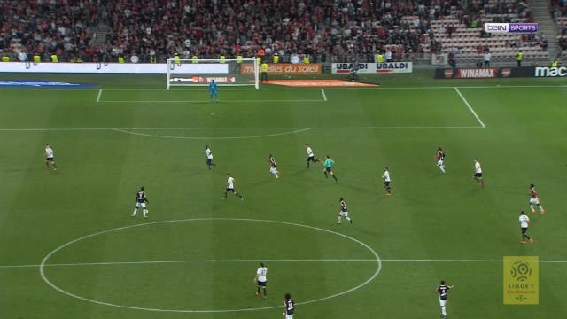 Saint-Maximin brings the score to 3-0 thanks to a magnificent assist from Balotelli