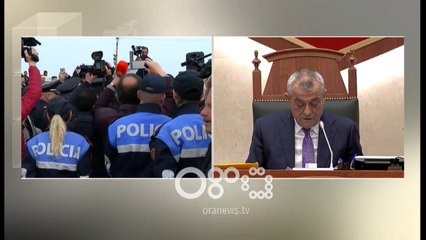 Ora News - Tensione në Milot/ Policia : Shpërndahuni, tubim i paligjshëm; Opozita: Mos provokoni!
