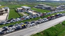 Ora News - Pamjet me dron nga Autostrada Tiranë-Durrës, shikoni sa është radha e makinave