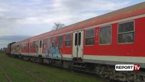 Report TV - Treni bllokohet për 3 orë, pasagjerët: Nuk ka karburant