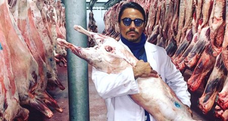 Sosyete Kasabı Nusret, Etlerin Arasında Koro Yönetti