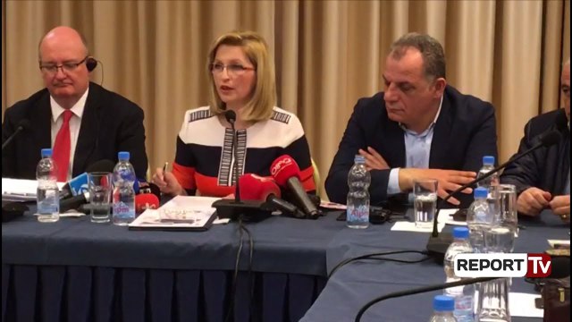Report TV - Voltana Ademi debat me Senida Mesin në prani të ambasadorit britanik