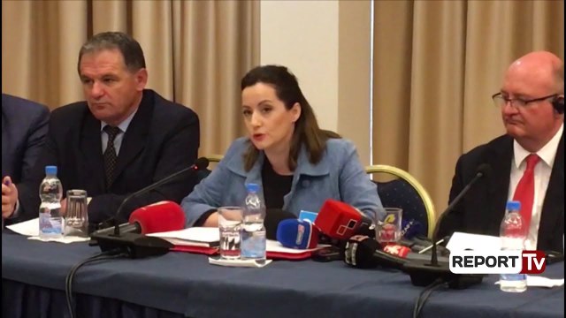 Report TV - Voltana Ademi debat me Senida Mesin në prani të ambasadorit britanik