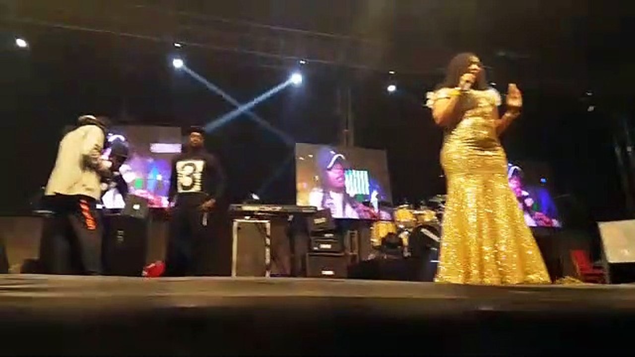 Amina Poté  assure l'animation au CICES