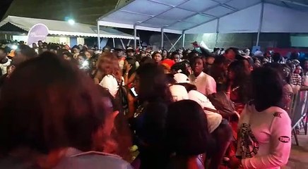 Cette fille se lâche à fond au CICES