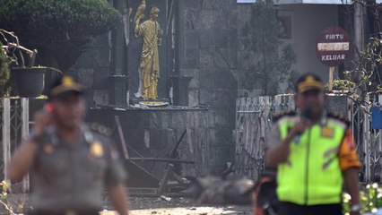 مقتل 9 أشخاص في تفجيرات انتحارية بثلاث كنائس في إندونيسيا