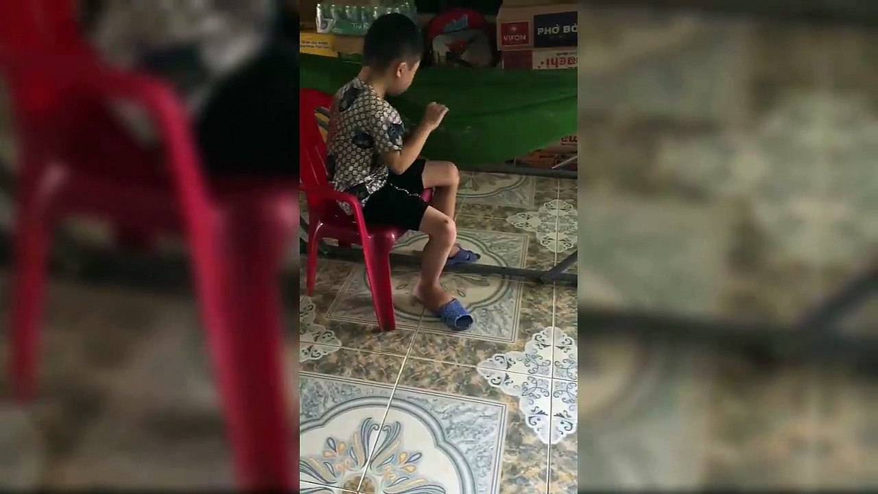 Đây là thằng e trai tớ , cách tớ 20 tuổi bme tớ đẻ cố nó