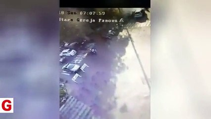 Endonezya’da üç  kiliseye bombalı saldırı