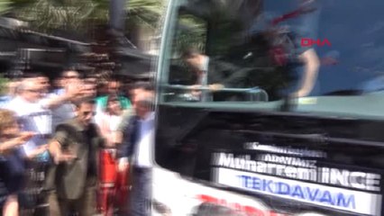 İzmir-Muharrem İnce'den Anneler Günü'nde 'Zübeyde Hanım' Ziyareti