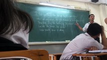 Thầy giáo Sài Gòn dạy hát 'Chuyện tình Lan và Điệp' bằng tiếng Anh